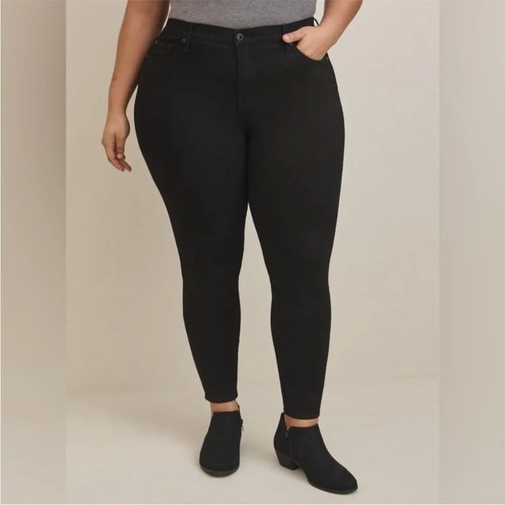 Torrid Women's Black Ripped Skinny Jeans